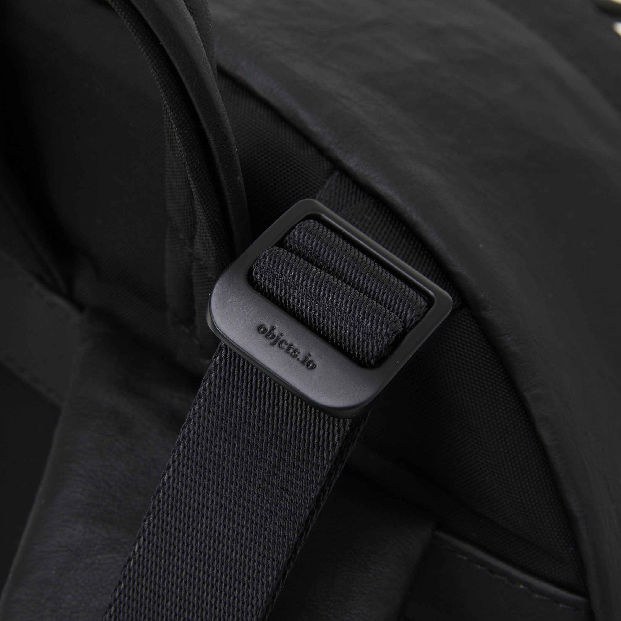 meanswhile × objcts.io Dyneema® Leather Daypack “Common”/Black