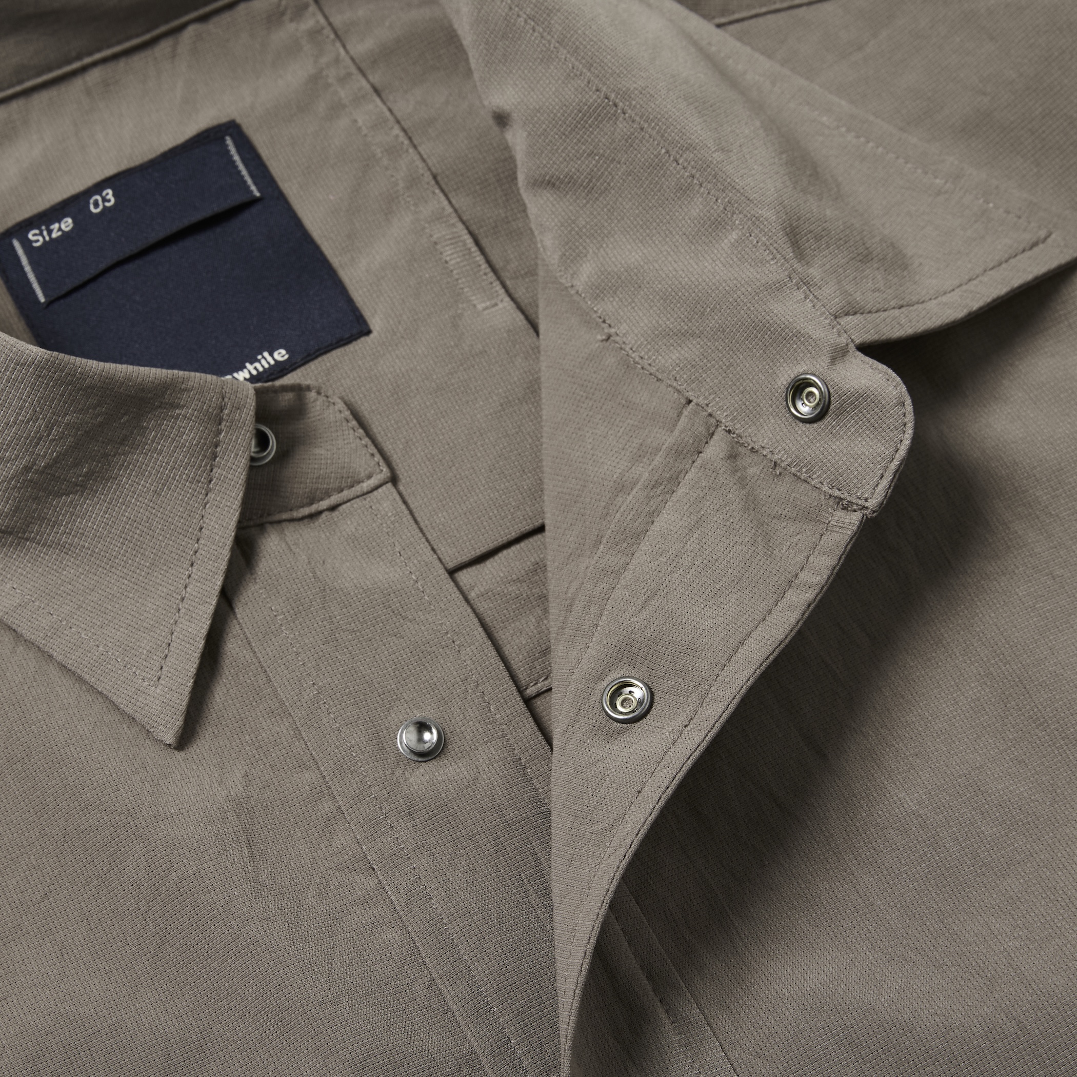 Breathable Side Slit S/S SH/Greige