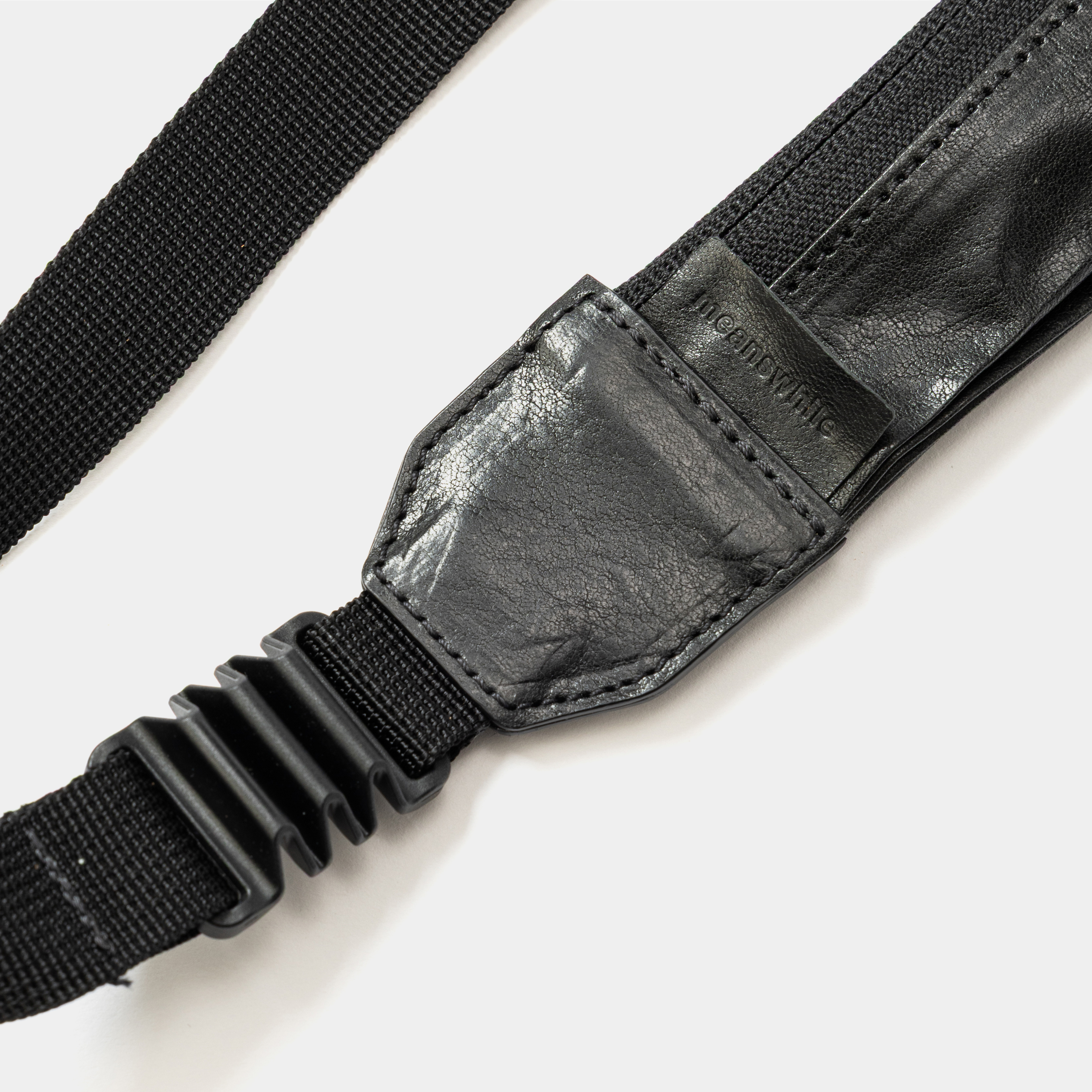 Leather Minimal Body Bag /OFF BLACK