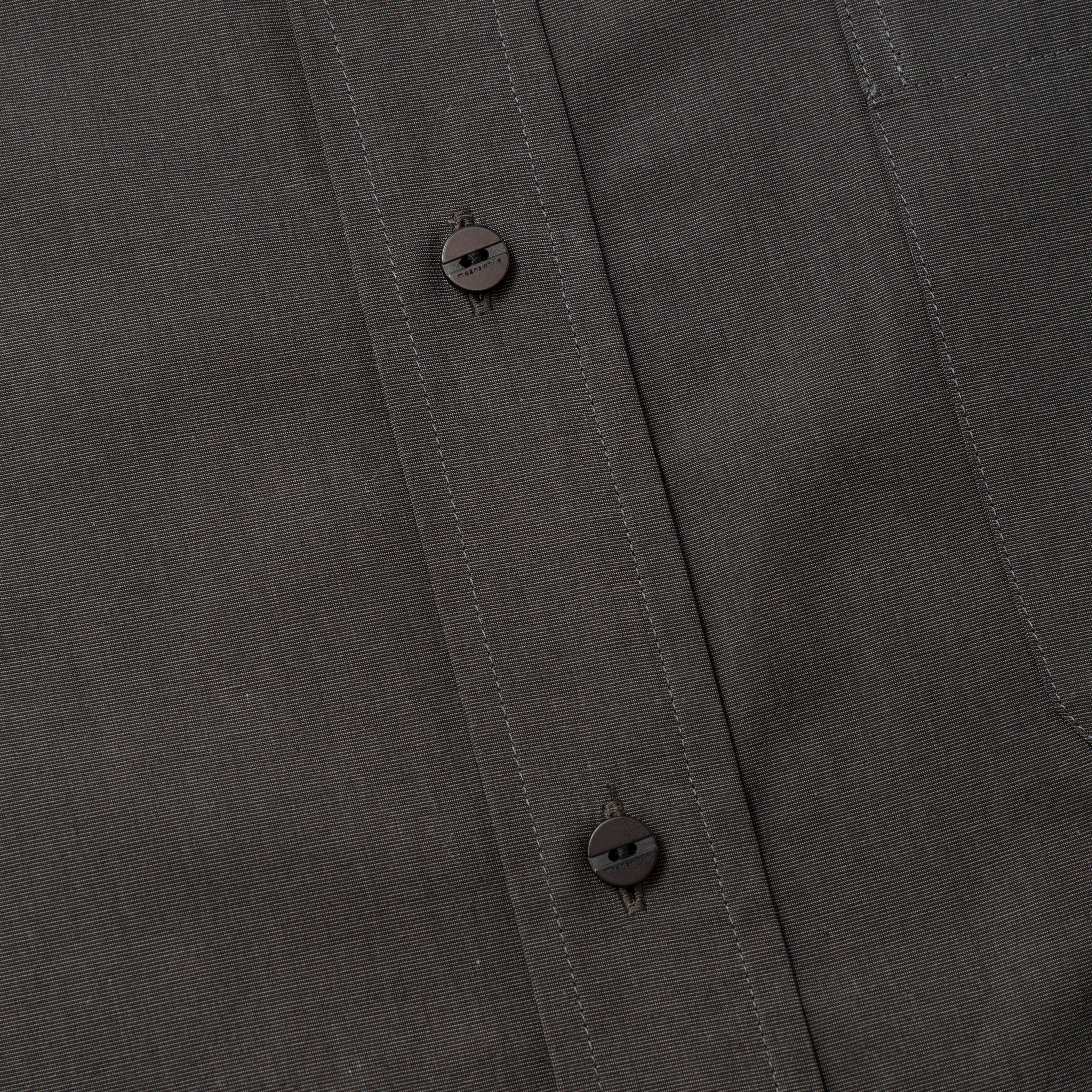 Trinity Chambray Convertible Collar SH /GRAPHITE