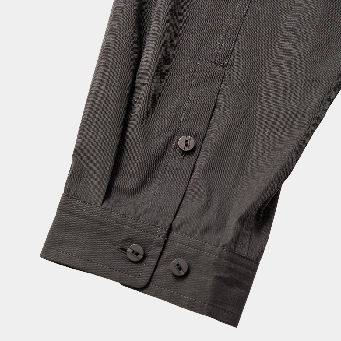 Trinity Chambray Convertible Collar SH /GRAPHITE