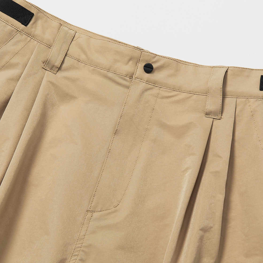 Crisp Nylon Luggage Cargo Shorts / Beige