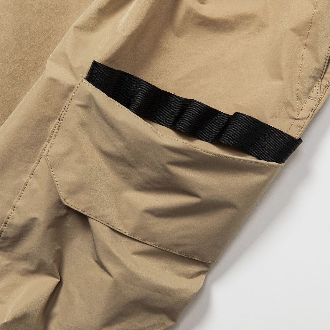 Crisp Nylon Luggage Cargo Shorts / Beige