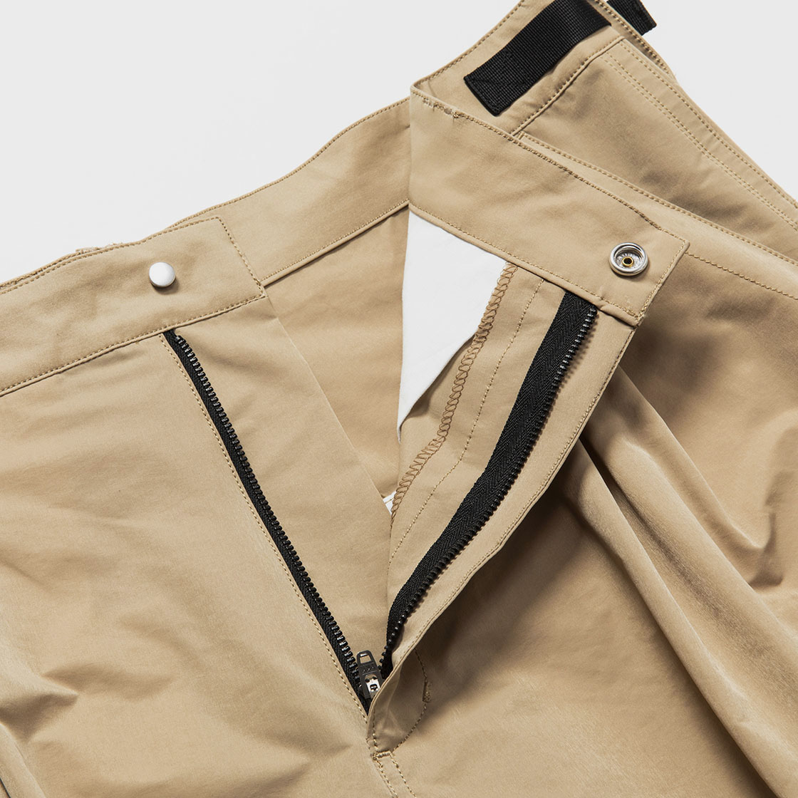 Crisp Nylon Luggage Cargo Shorts / Beige