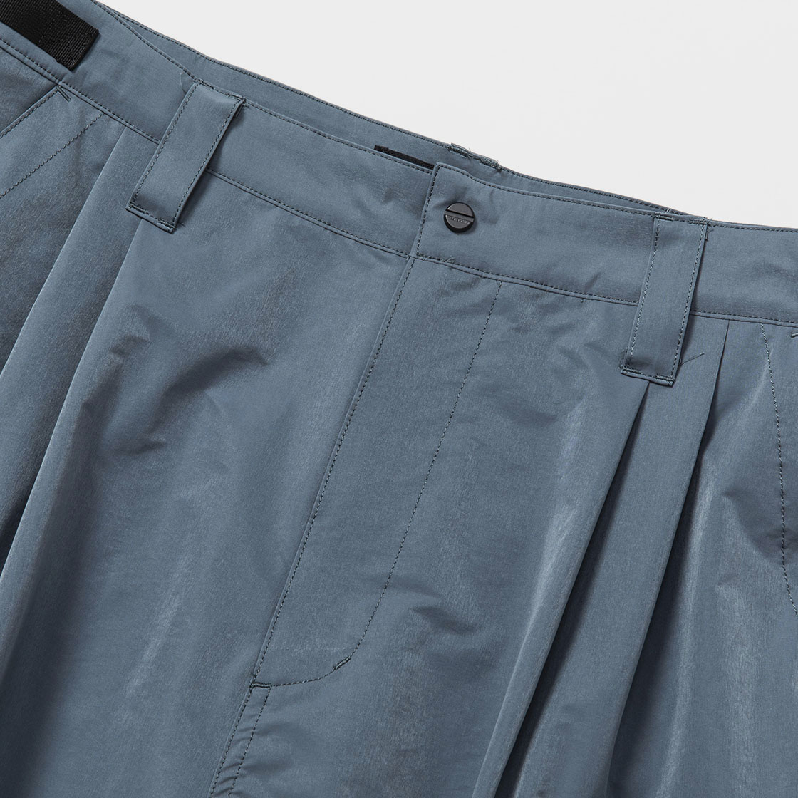 Crisp Nylon Luggage Cargo Shorts / Blue Grey