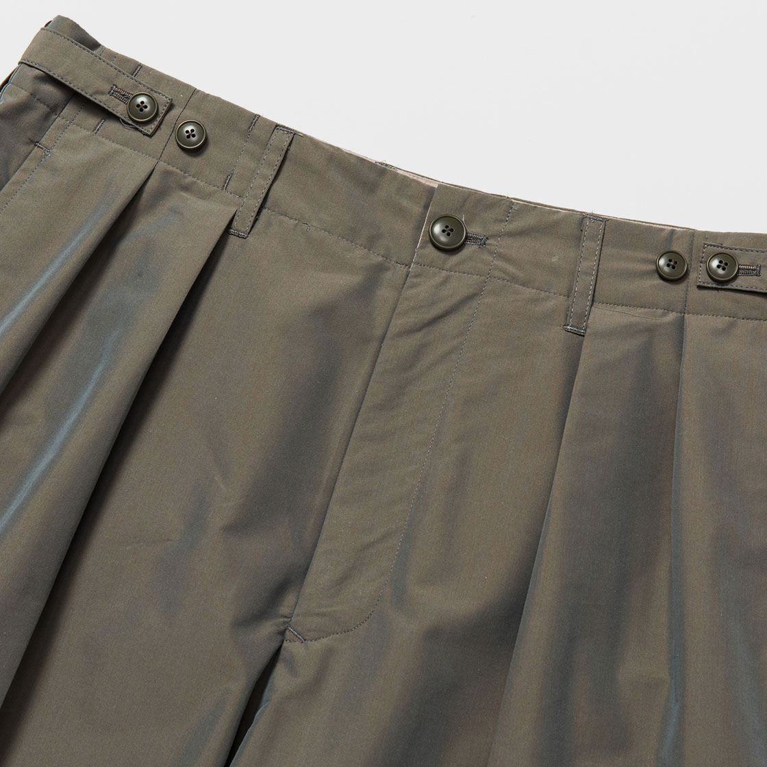 Two Tuck Wide Shorts / Khaki