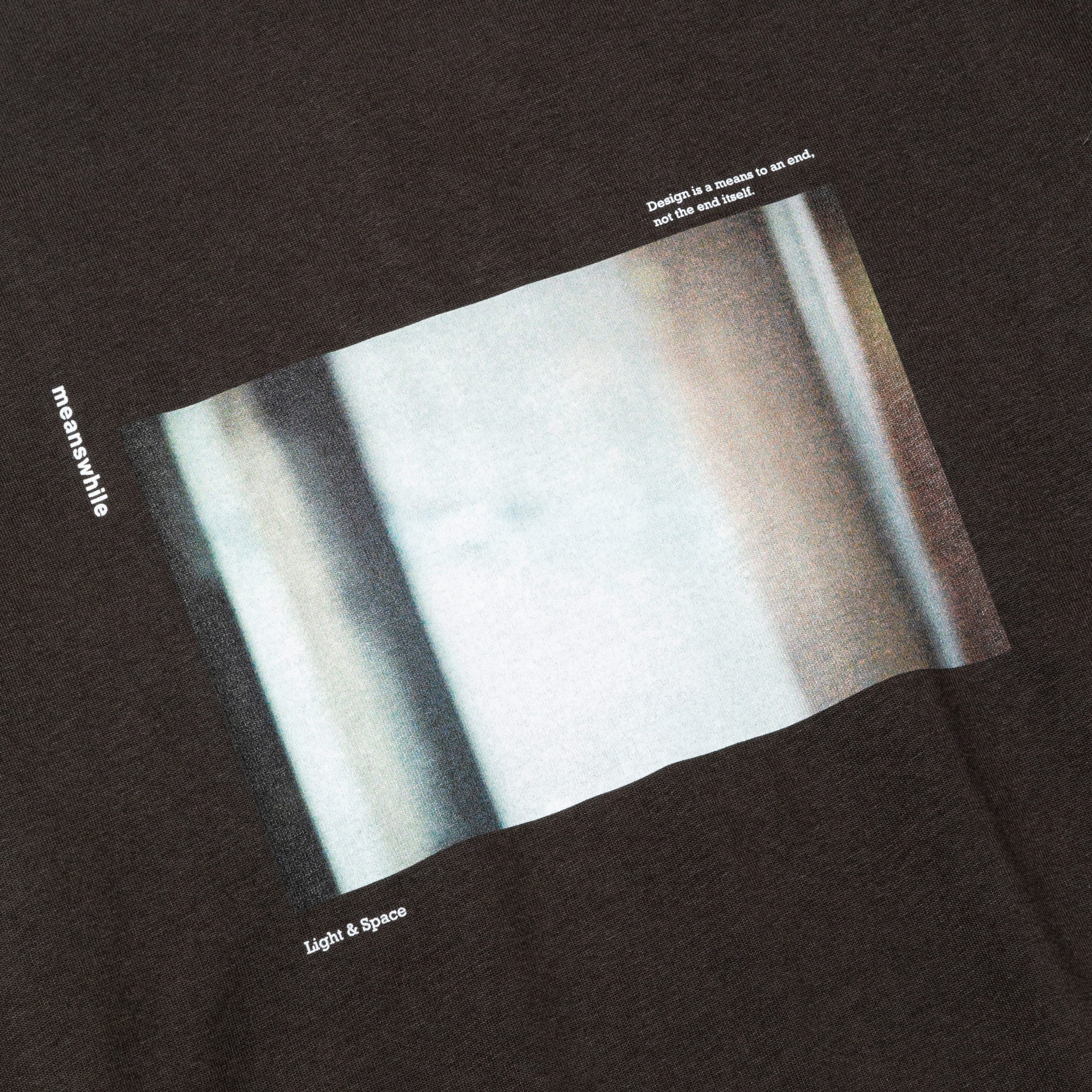 Abstract Photograph L/S Tee/Off Black B